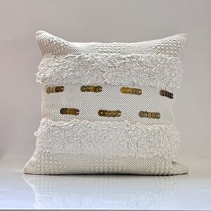 Villa home white Throw Pillow Cover 22 x 22 NWOT